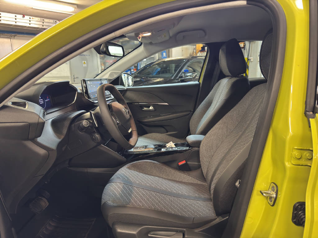 PEUGEOT 208 1.2 Hybrid Allure Premium, Mild-Hybrid Petrol/Electric, Ex-demonstrator, Automatic - 5