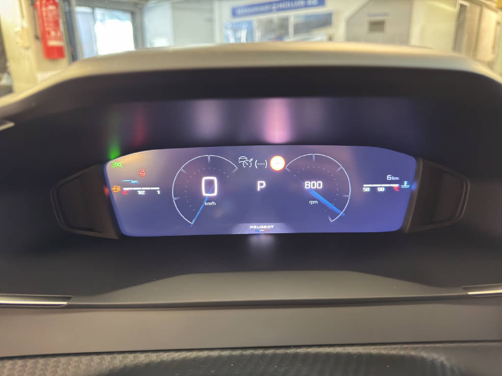 PEUGEOT 208 1.2 Hybrid Allure Premium, Mild-Hybrid Petrol/Electric, Ex-demonstrator, Automatic - 6