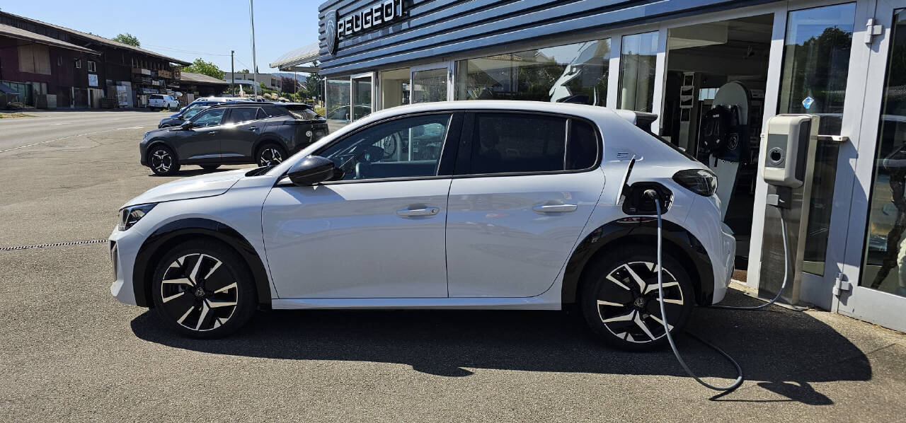 PEUGEOT 208 e-GT, Elektro, Vorführwagen, Automatik - 2