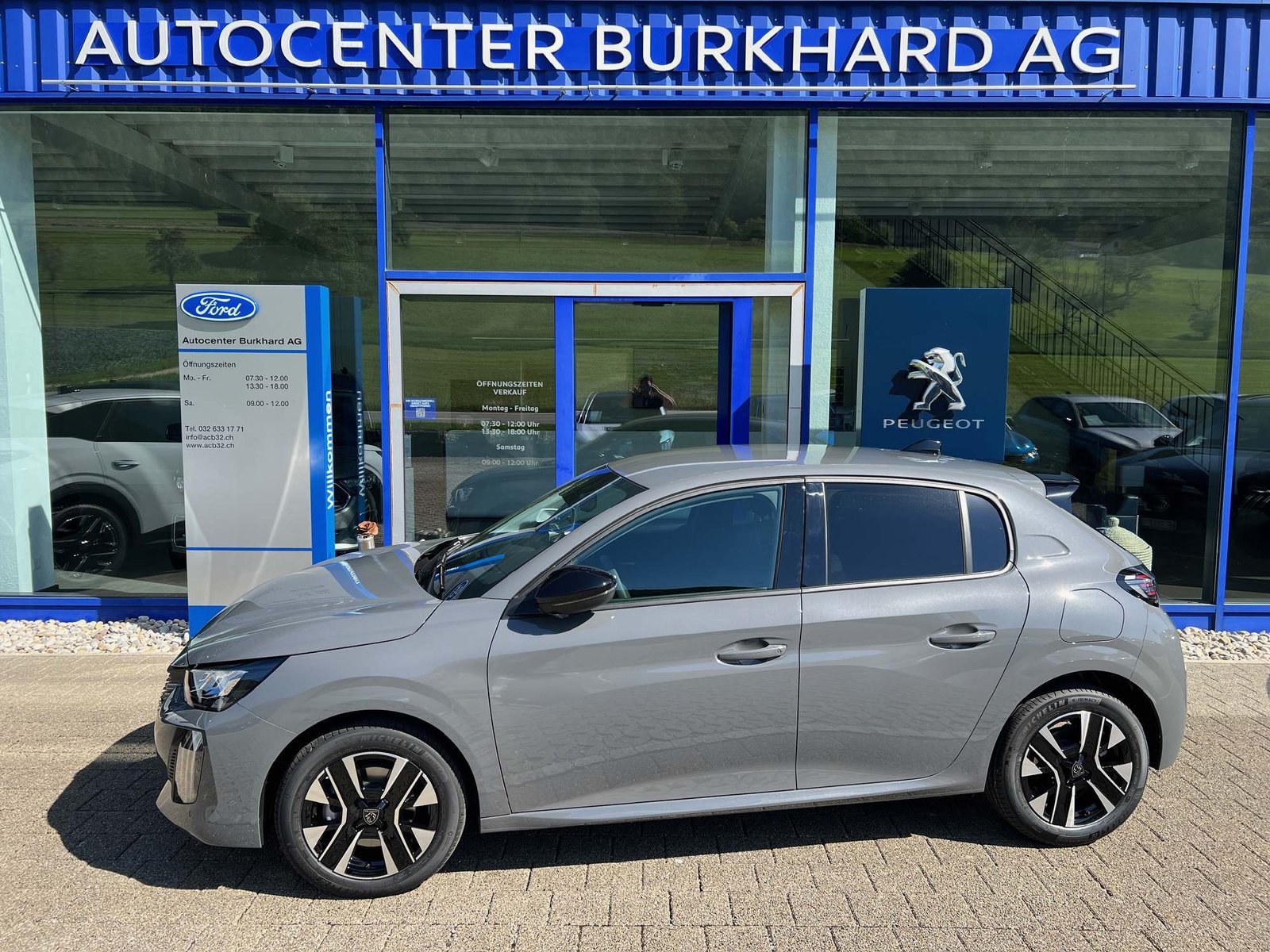 PEUGEOT 208 1.2 Hybrid Allure Premium 8 Jahre Garantie