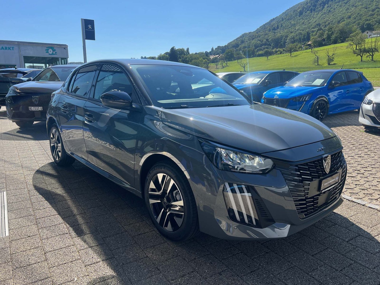 PEUGEOT 208 1.2 Hybrid Allure Premium 8 Jahre Garantie, Mild-Hybrid Benzin/Elektro, Vorführwagen, Automatik - 2