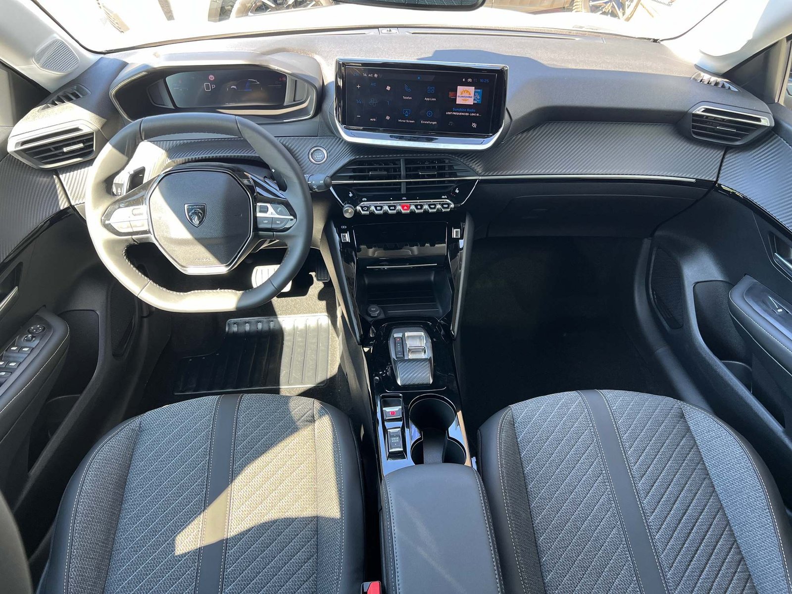 PEUGEOT 208 1.2 Hybrid Allure Premium 8 Jahre Garantie, Mild-Hybrid Benzin/Elektro, Vorführwagen, Automatik - 6