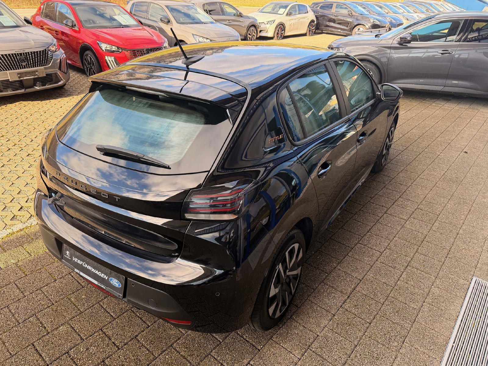 PEUGEOT 208 e-Style 5 Jahre Garantie I Wärmepumpe, Elektro, Vorführwagen, Automatik - 5