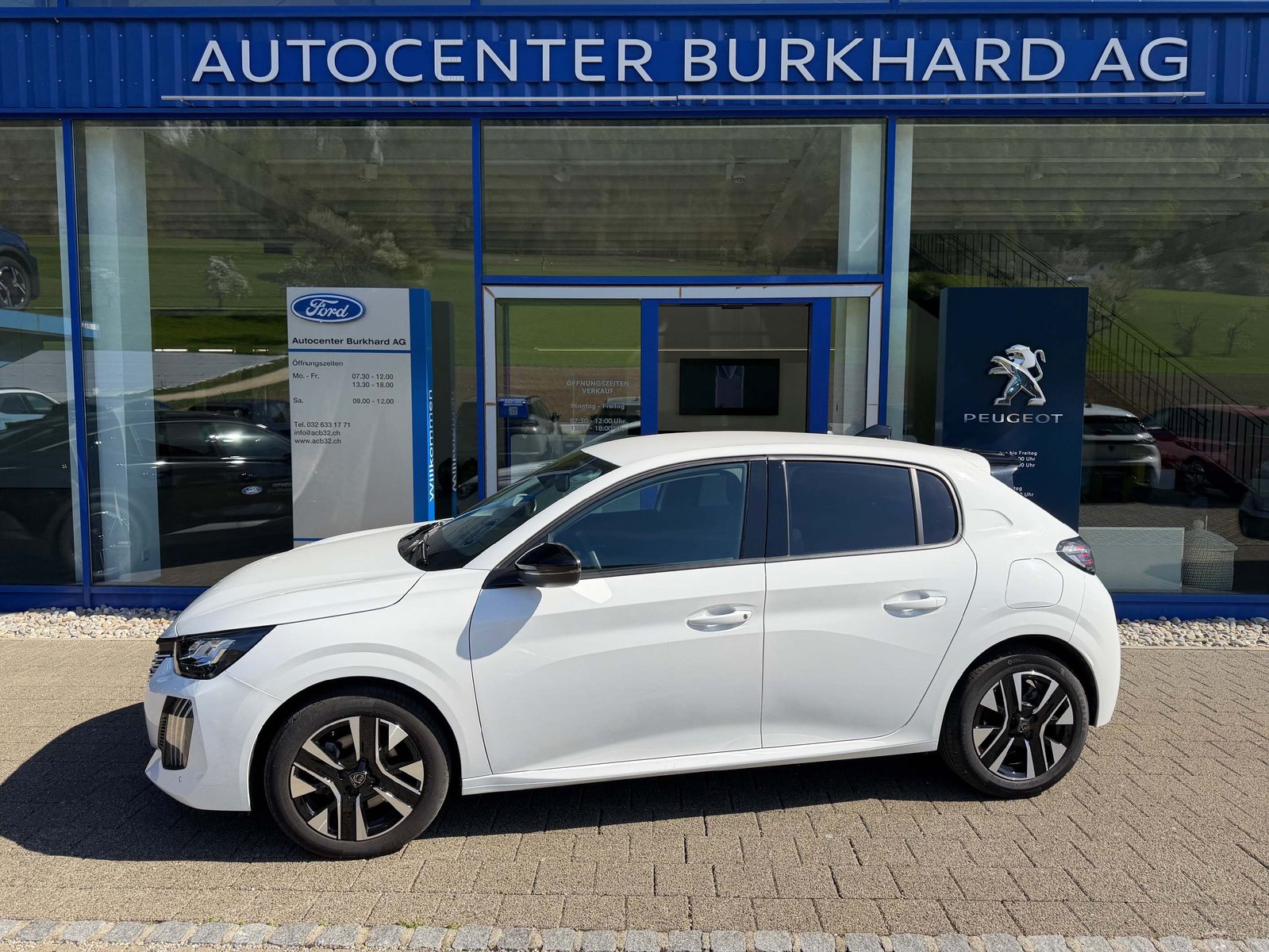PEUGEOT 208 1.2 Hybrid 145 Allure