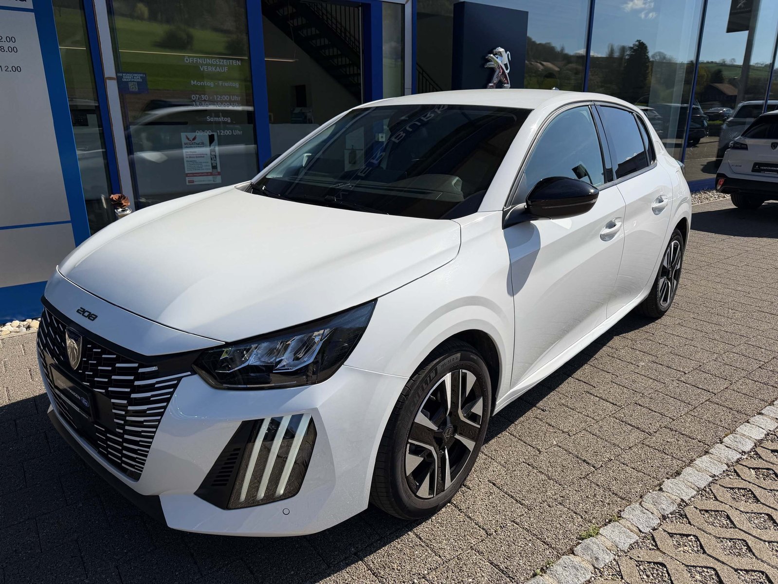 PEUGEOT 208 1.2 Hybrid 145 Allure, Hybride Leggero Benzina/Elettrica, Auto dimostrativa, Automatico - 2