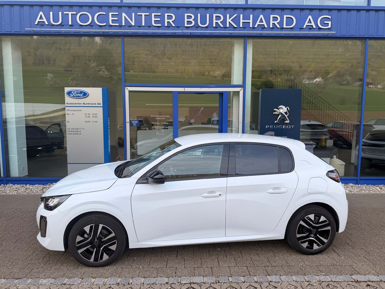 PEUGEOT 208 1.2 Hybrid 145 Allure 5 Jahre Garantie
