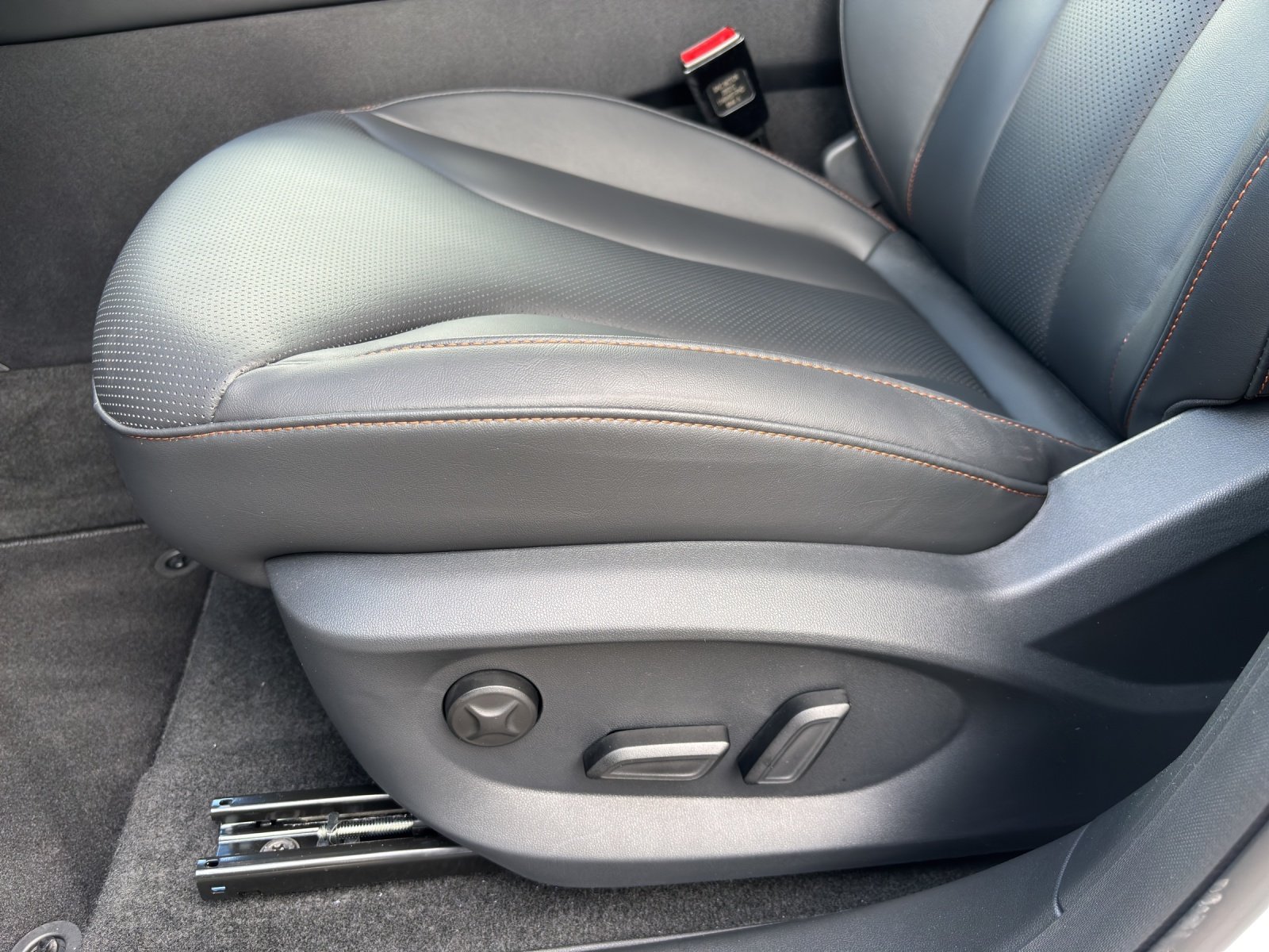 PEUGEOT 208 1.2 Hybrid Allure Premium, Petrol, Ex-demonstrator, Automatic - 6