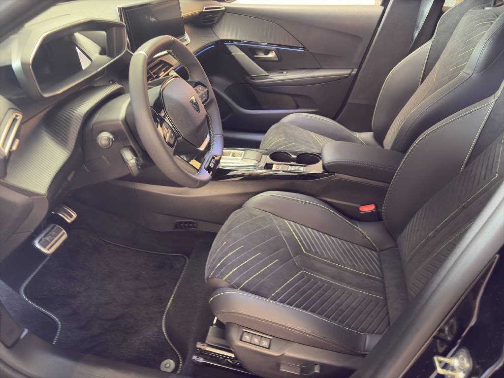 PEUGEOT 208 1.2 Hybrid 145 GT, Mild-Hybrid Petrol/Electric, Ex-demonstrator, Automatic - 5