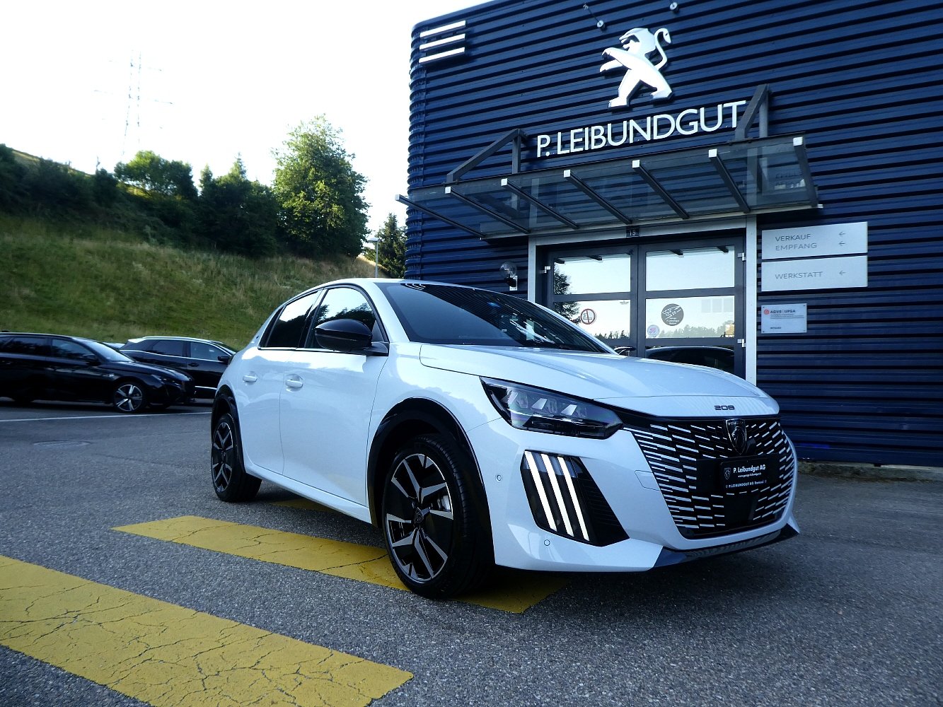 PEUGEOT 208 1.2 Hybrid GT