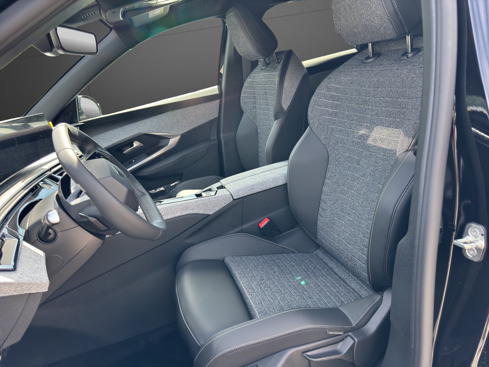 PEUGEOT e-3008 73kWh Allure, Elektro, Neuwagen, Automatik - 6