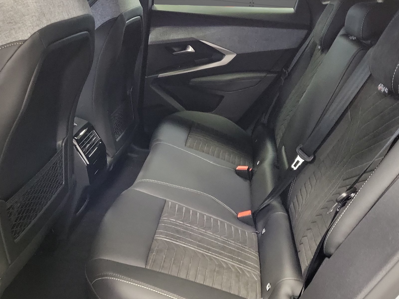 PEUGEOT 3008 1.6 PHEV GT, Plug-in-Hybrid Benzin/Elektro, Neuwagen, Automatik - 6