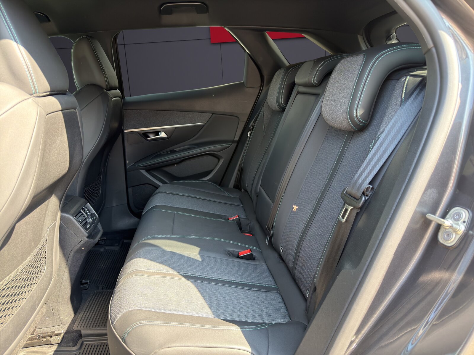PEUGEOT 3008 1.6 PHEV Allure Pack, Plug-in-Hybrid Benzin/Elektro, Occasion / Gebraucht, Automatik - 7