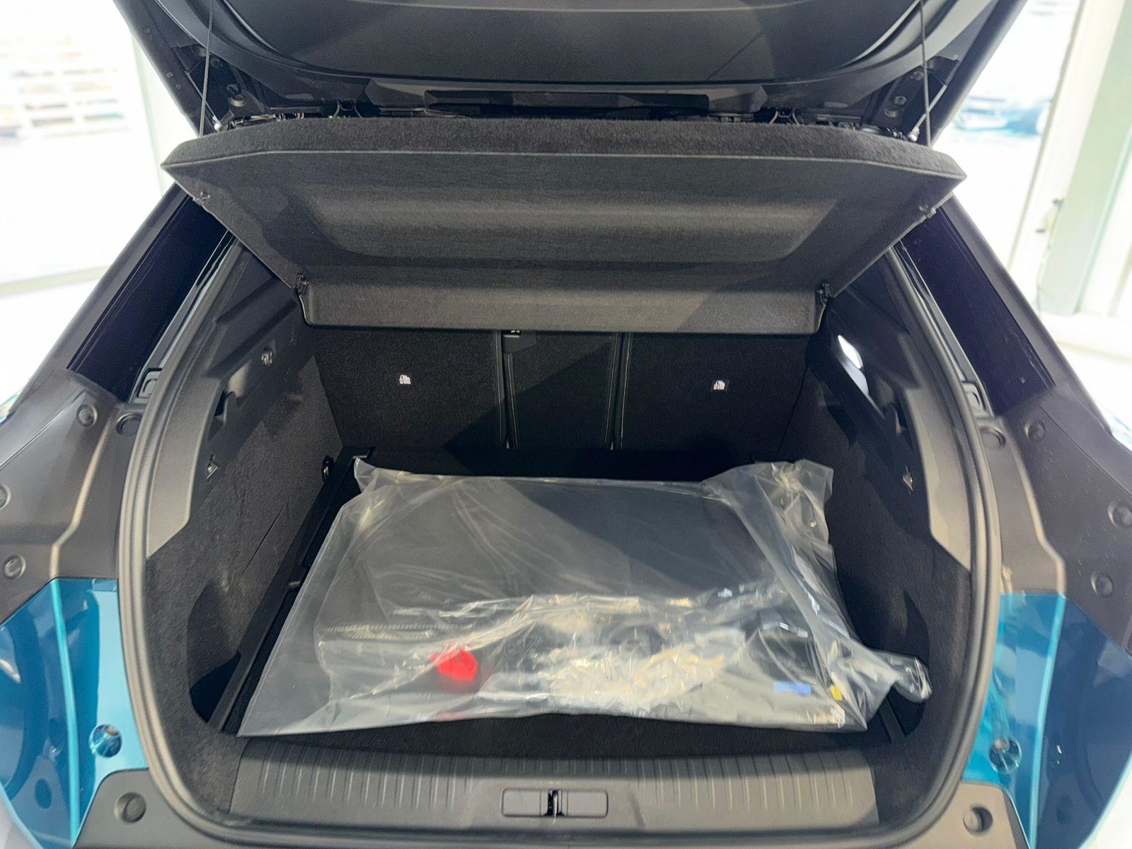 PEUGEOT 3008 1.2 Hybrid GT, Hybride Léger Essence/Électricité, Voiture nouvelle, Automatique - 4