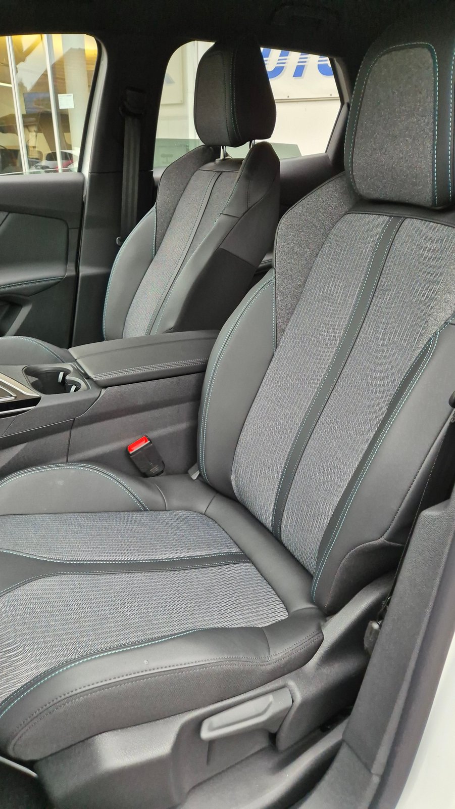 PEUGEOT 3008 4x4 300PS Allure Pack Helvetia, Plug-in-Hybrid Benzin/Elektro, Neuwagen, Automatik - 6