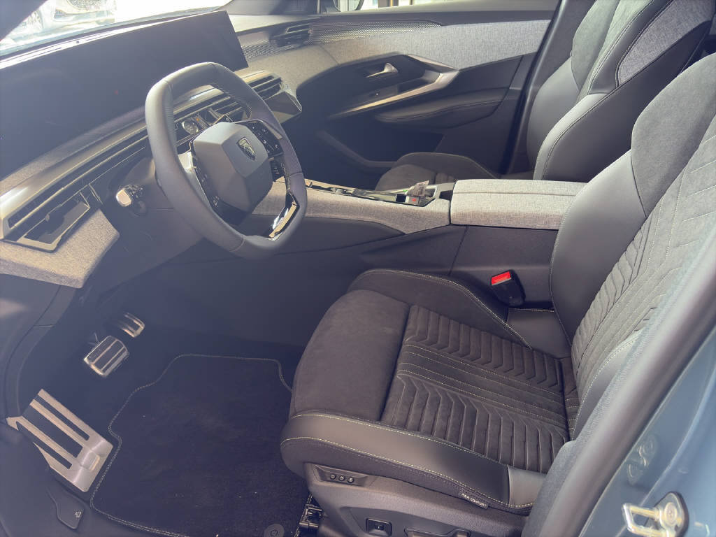 PEUGEOT 3008 1.2 Hybrid GT, Mild-Hybrid Petrol/Electric, New car, Automatic - 5