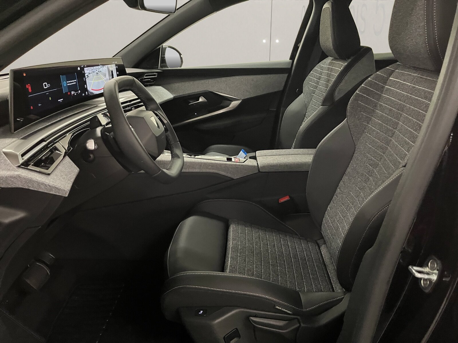 PEUGEOT 3008 1.2 Hybrid Allure Premium, Mild-Hybrid Petrol/Electric, New car, Automatic - 7