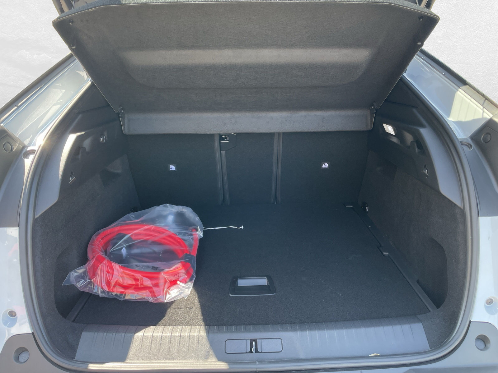 PEUGEOT 3008 e-Allure Premium AWD, Elektro, Neuwagen, Automatik - 6