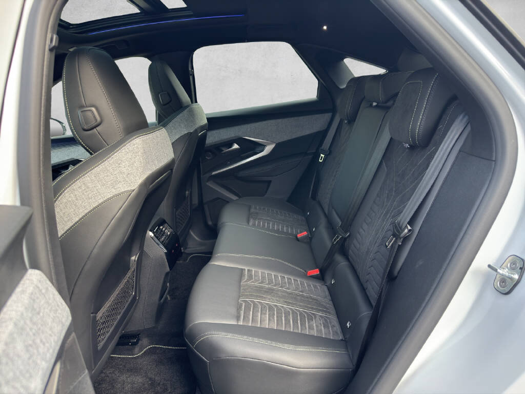 PEUGEOT 3008 1.2 Hybrid GT Exclusive, Mild-Hybrid Petrol/Electric, New car, Automatic - 7