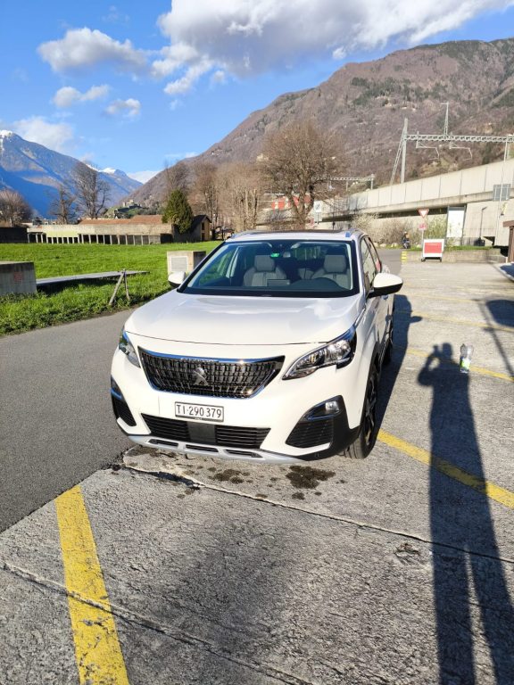 PEUGEOT 3008 1.5 HDi 130cv Allure