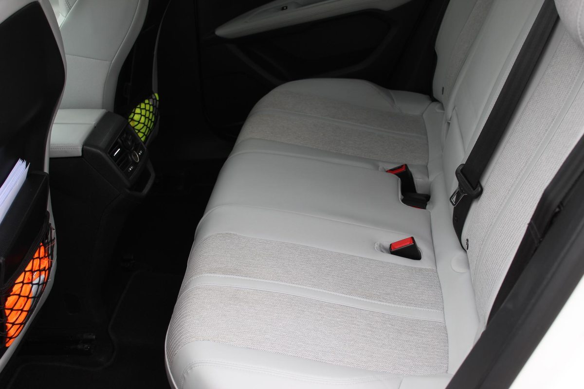 PEUGEOT 3008 1.2 PureTech Allure, Petrol, Second hand / Used, Automatic - 4