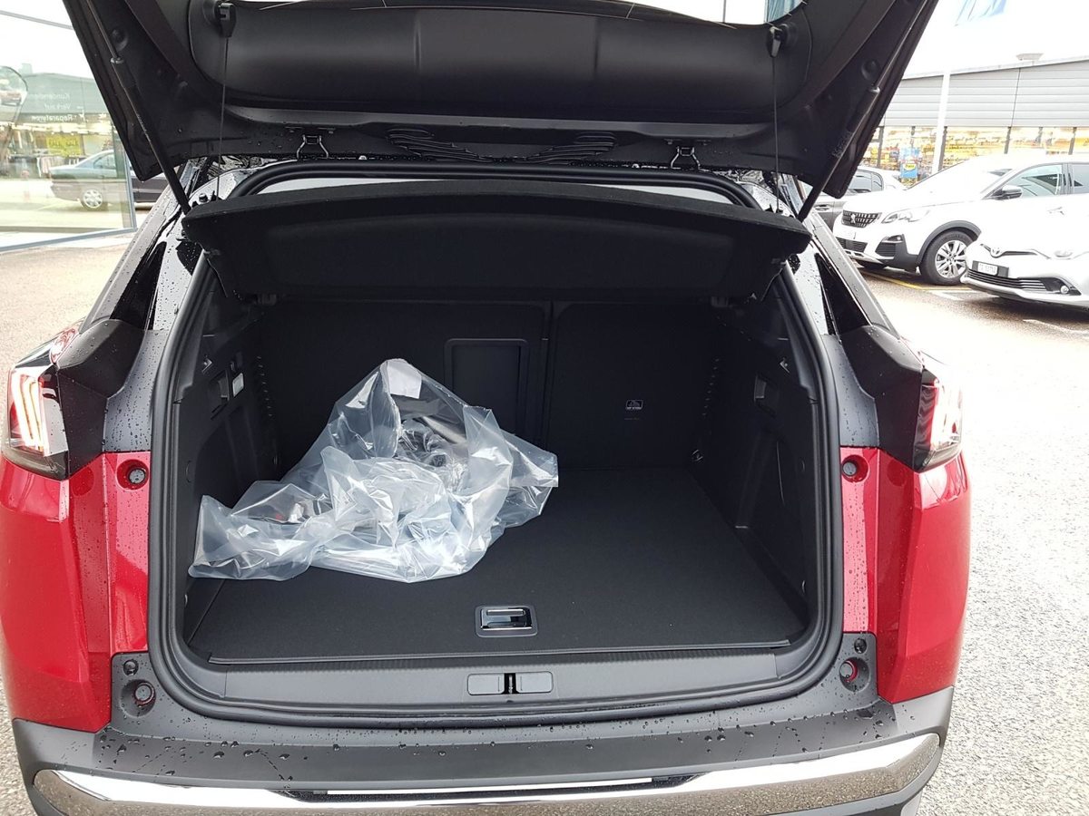 PEUGEOT 3008 1.6 Plug-in Hybrid Allure Pack, Hybride Rechargeable Essence/Électricité, Occasion / Utilisé, Automatique - 6