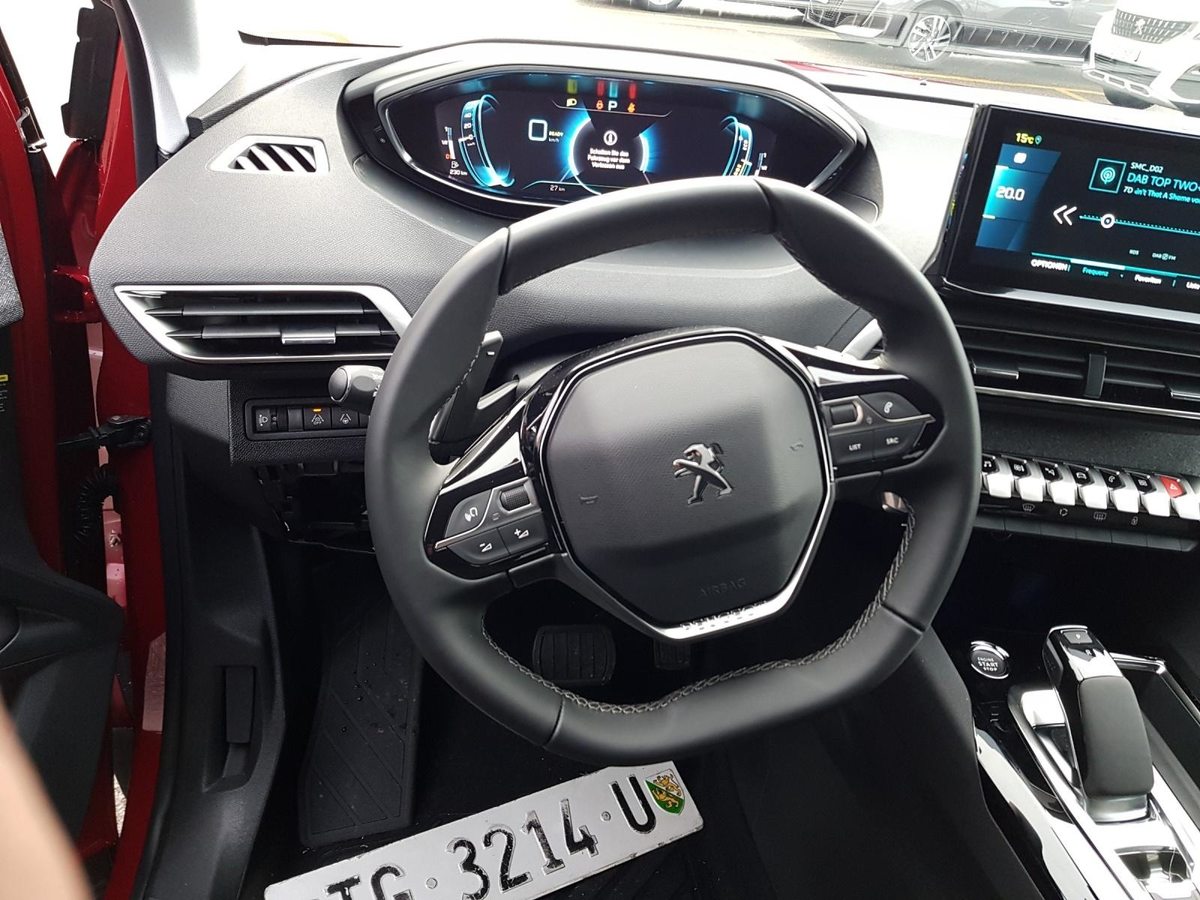 PEUGEOT 3008 1.6 Plug-in Hybrid Allure Pack, Hybride Rechargeable Essence/Électricité, Occasion / Utilisé, Automatique - 7