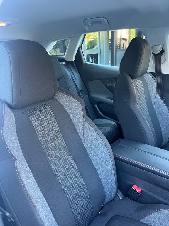 PEUGEOT 3008 1.2 PureTech Allure, Petrol, Second hand / Used, Automatic - 7