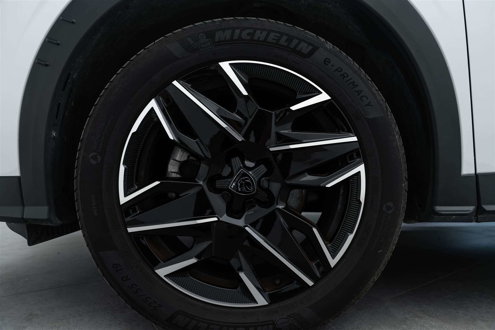PEUGEOT 3008 136 e-DCS6 Hybrid GT, Mild-Hybrid Benzin/Elektro, Occasion / Gebraucht, Automatik - 6