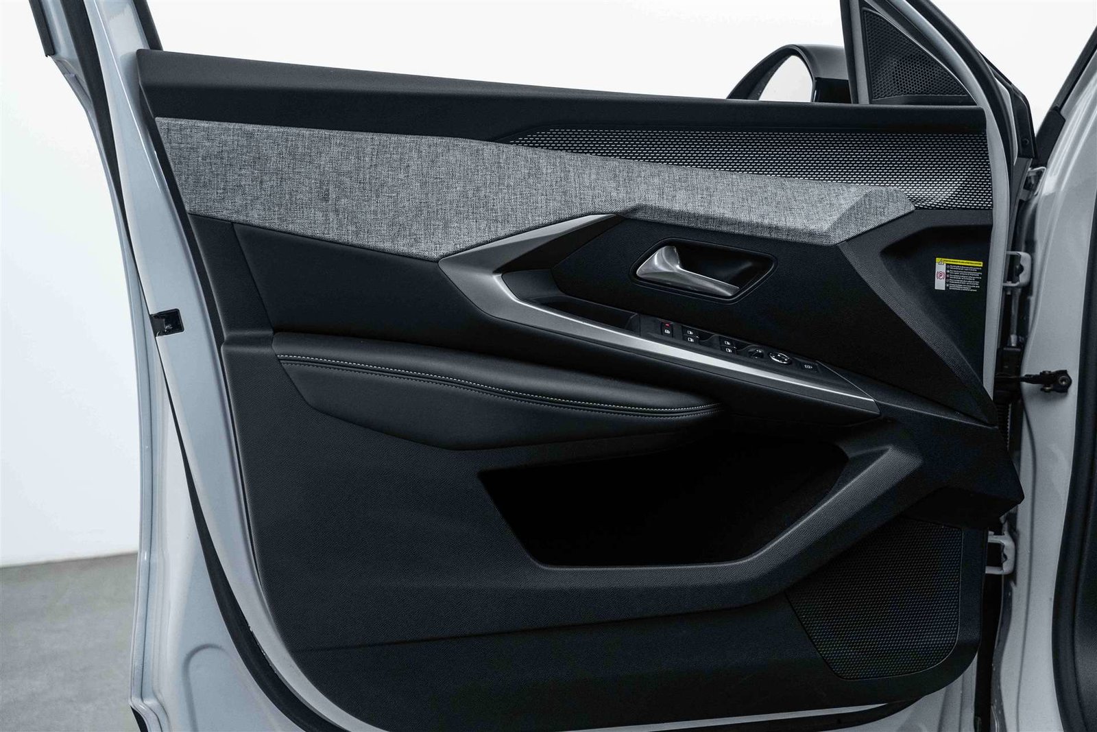 PEUGEOT 3008 136 e-DCS6 Hybrid GT, Mild-Hybrid Benzin/Elektro, Occasion / Gebraucht, Automatik - 7