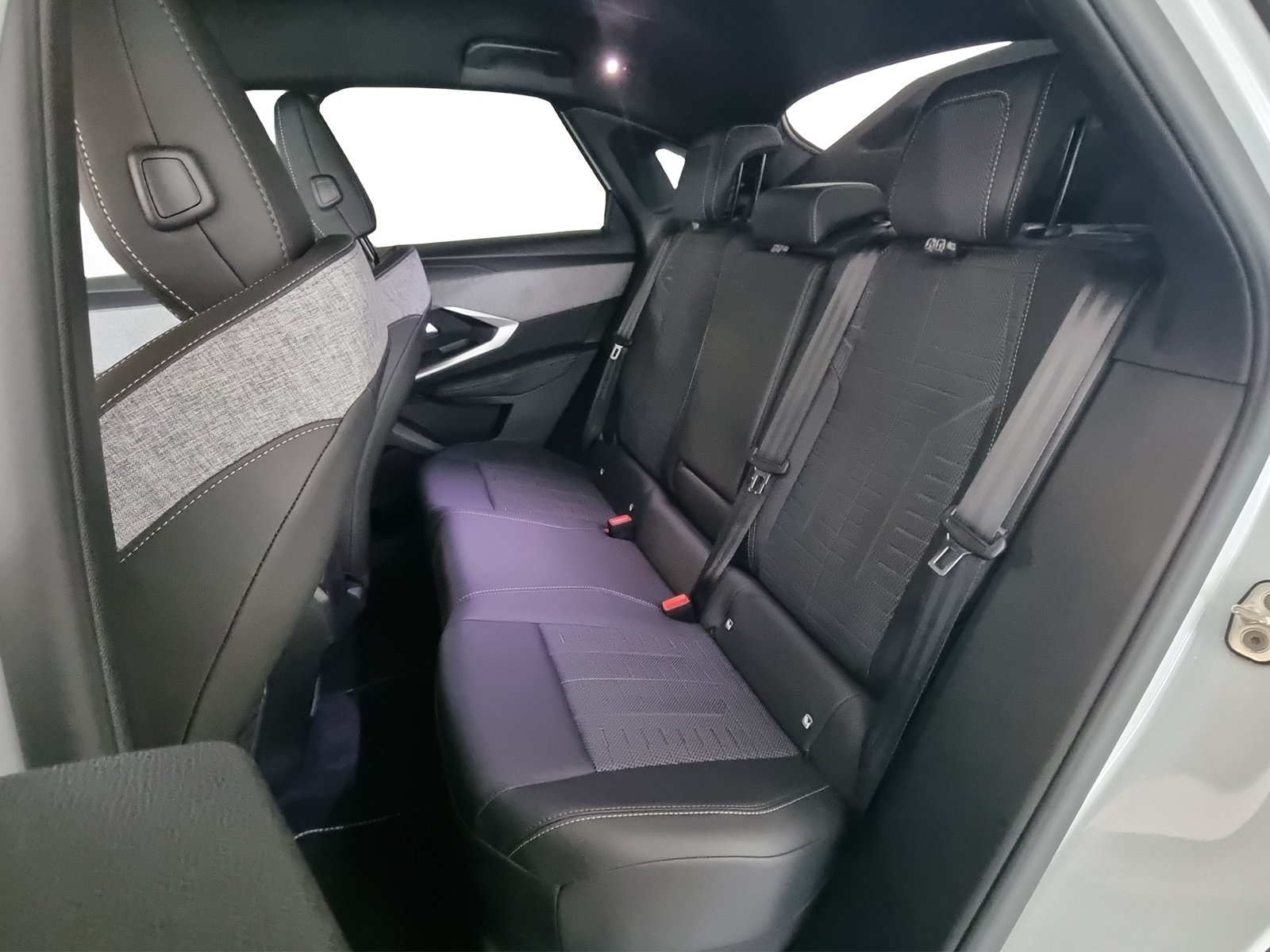 PEUGEOT 3008 145 Hybrid GT Automat, Hybride Léger Essence/Électricité, Occasion / Utilisé, Automatique - 7