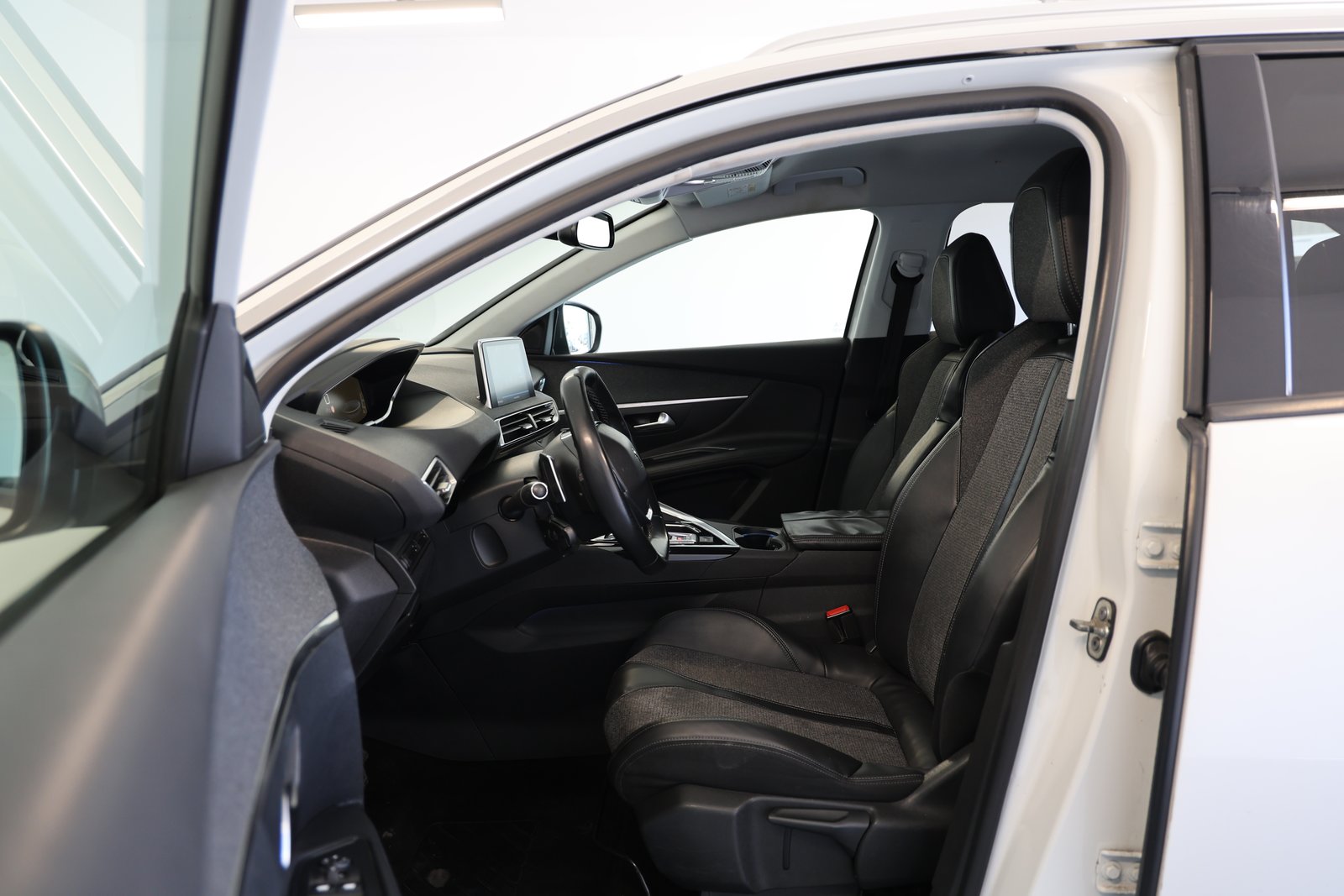 PEUGEOT 3008 1.6 BlueHDi Allure EAT, Diesel, Occasion / Gebraucht, Automatik - 6