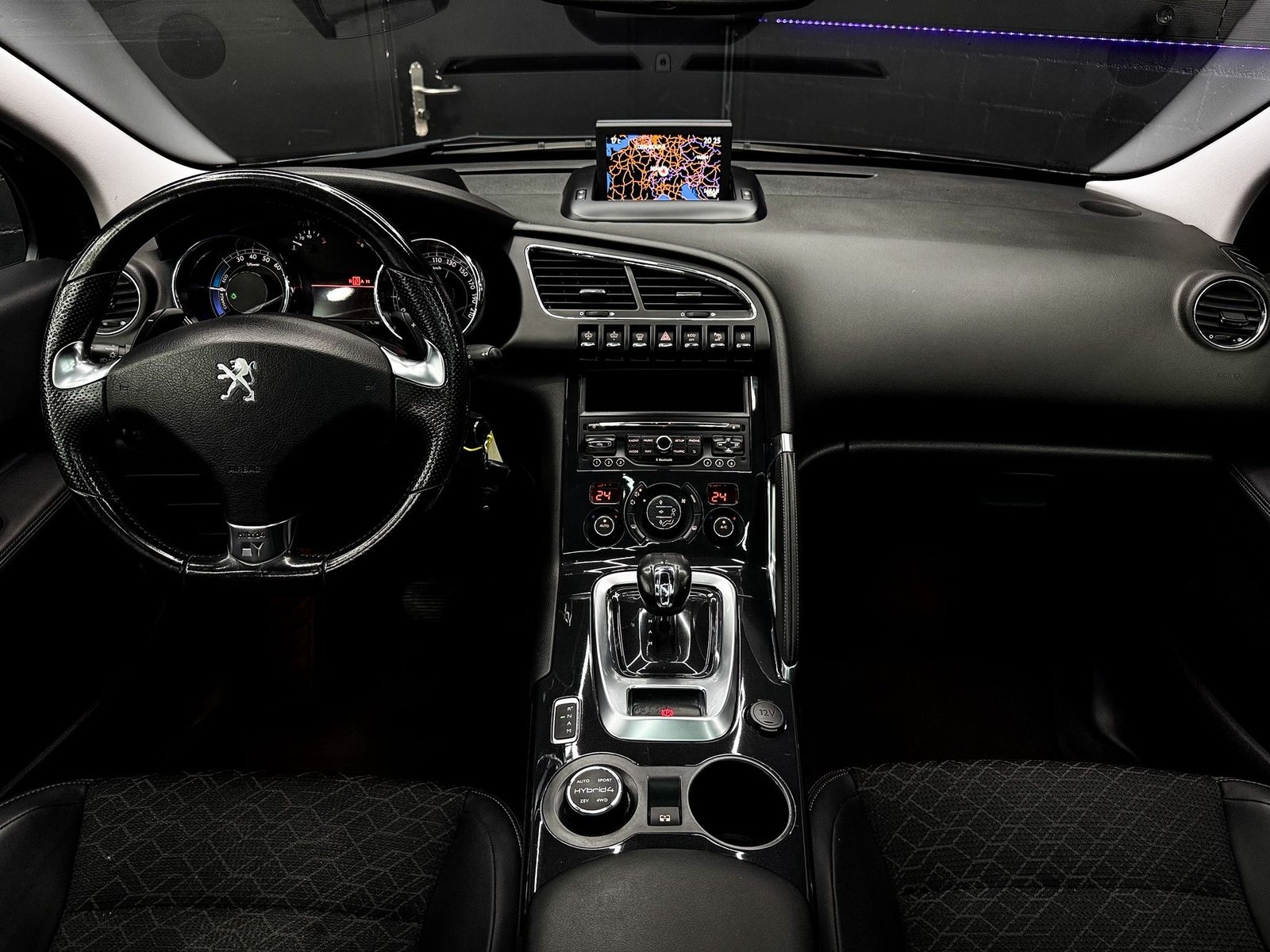 PEUGEOT 3008 HYbrid4 2.0 HDI ETG6, Occasion / Utilisé, Automatique - 7