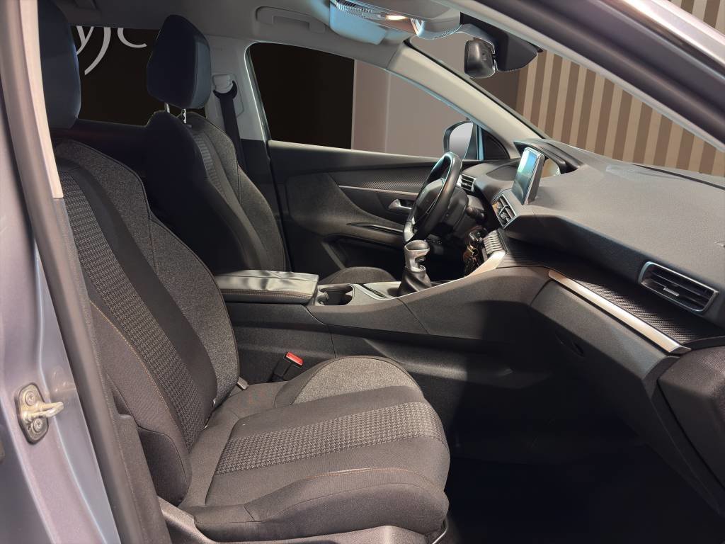 PEUGEOT 3008 1.2 PureTech Active, Essence, Occasion / Utilisé, Manuelle - 7