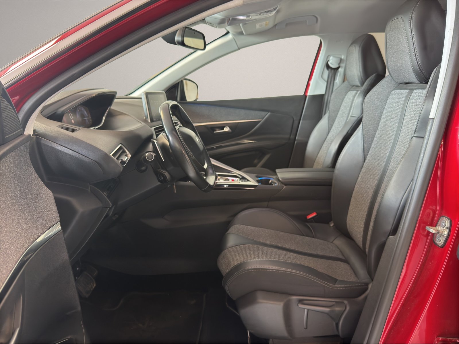 PEUGEOT 3008 1.2 PureTech Allure EAT, Benzin, Occasion / Gebraucht, Automatik - 7