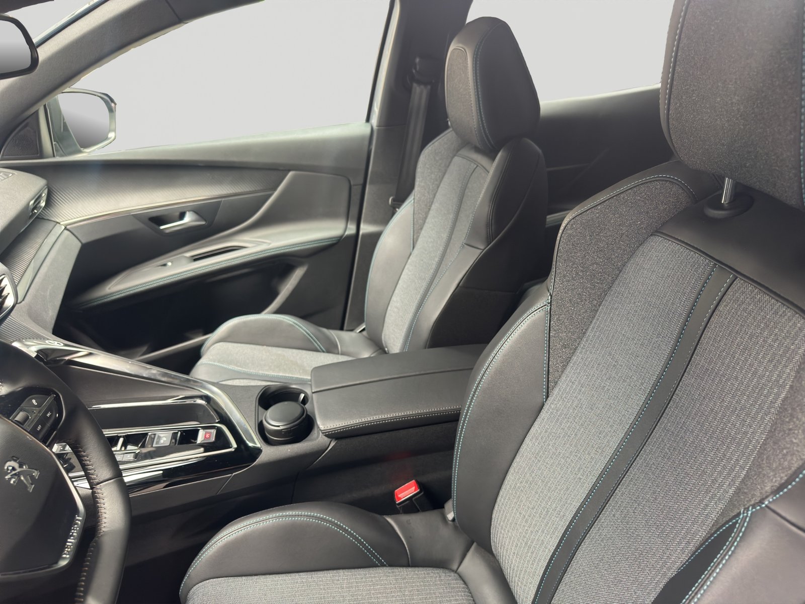 PEUGEOT 3008 1.2 PureTech Allure Pack EAT8, Essence, Occasion / Utilisé, Automatique - 6