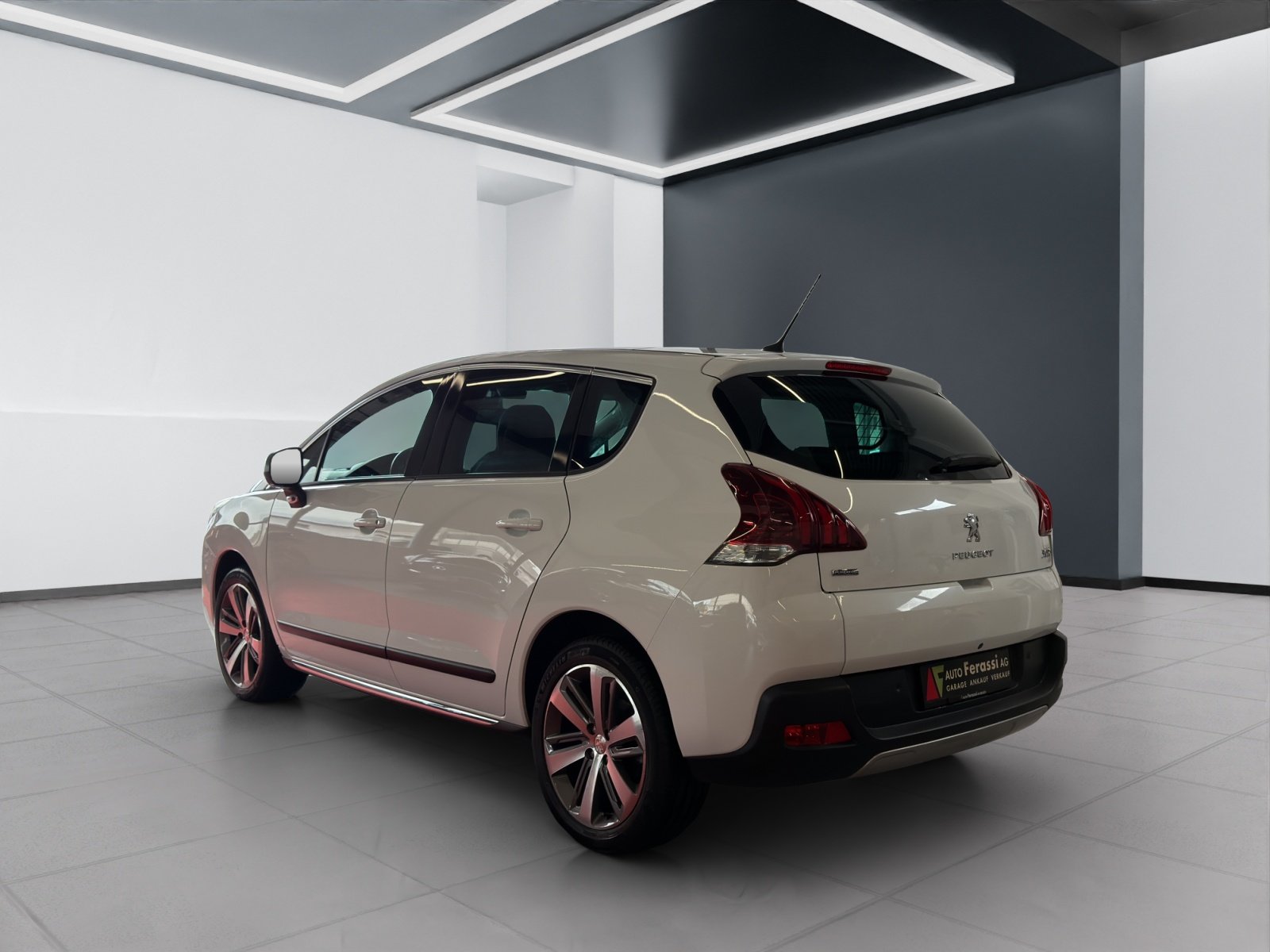 PEUGEOT 3008 1.2 Pure Tech Allure, Petrol, Second hand / Used, Manual - 4