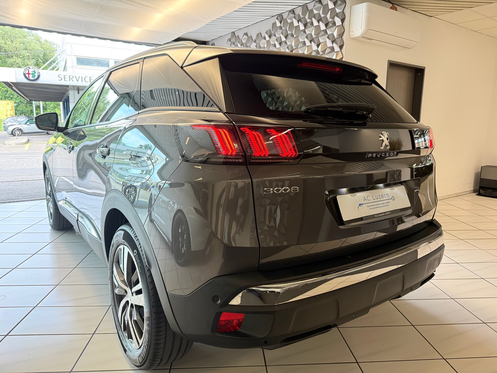 PEUGEOT 3008 1.5 BlueHDi Allure Pack EAT8, Diesel, Second hand / Used, Automatic - 2