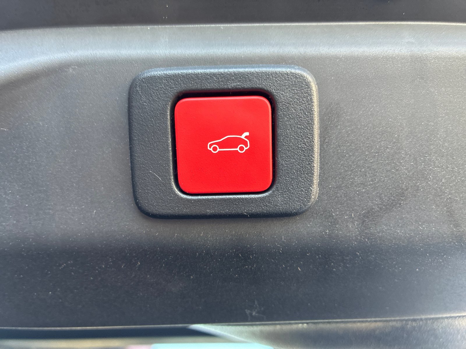 PEUGEOT 3008 145 e-DCS6 Hybrid GT, Mild-Hybrid Benzin/Elektro, Occasion / Gebraucht, Automatik - 7