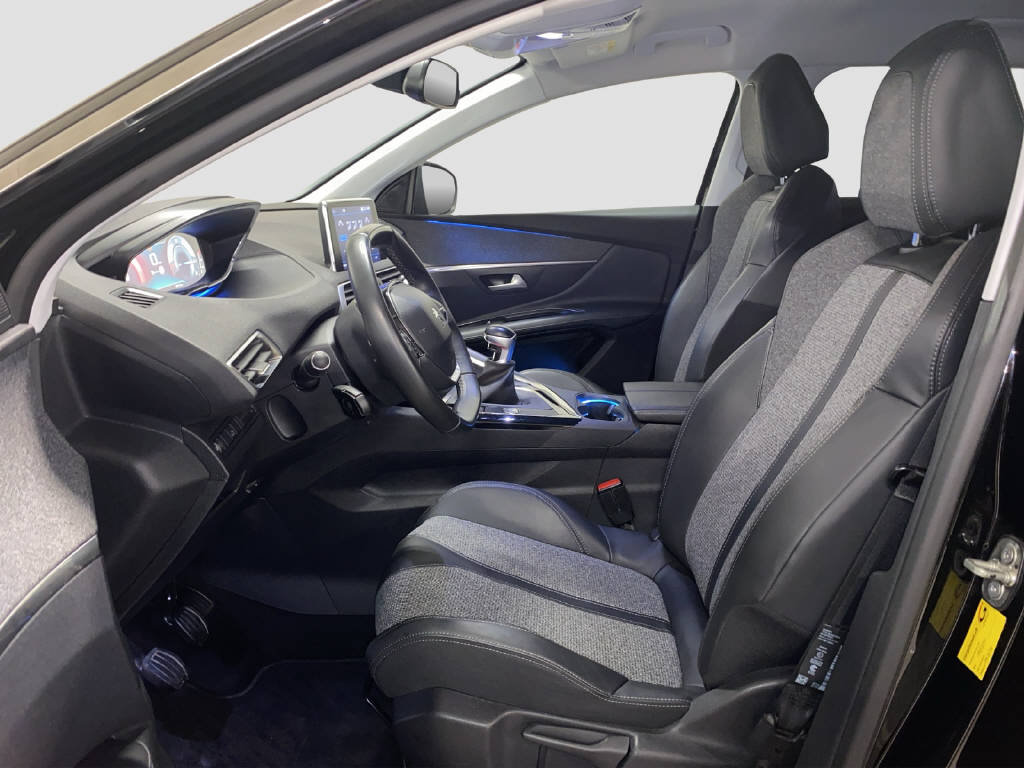 PEUGEOT 3008 1.2 PureTech Allure, Petrol, Second hand / Used, Manual - 6