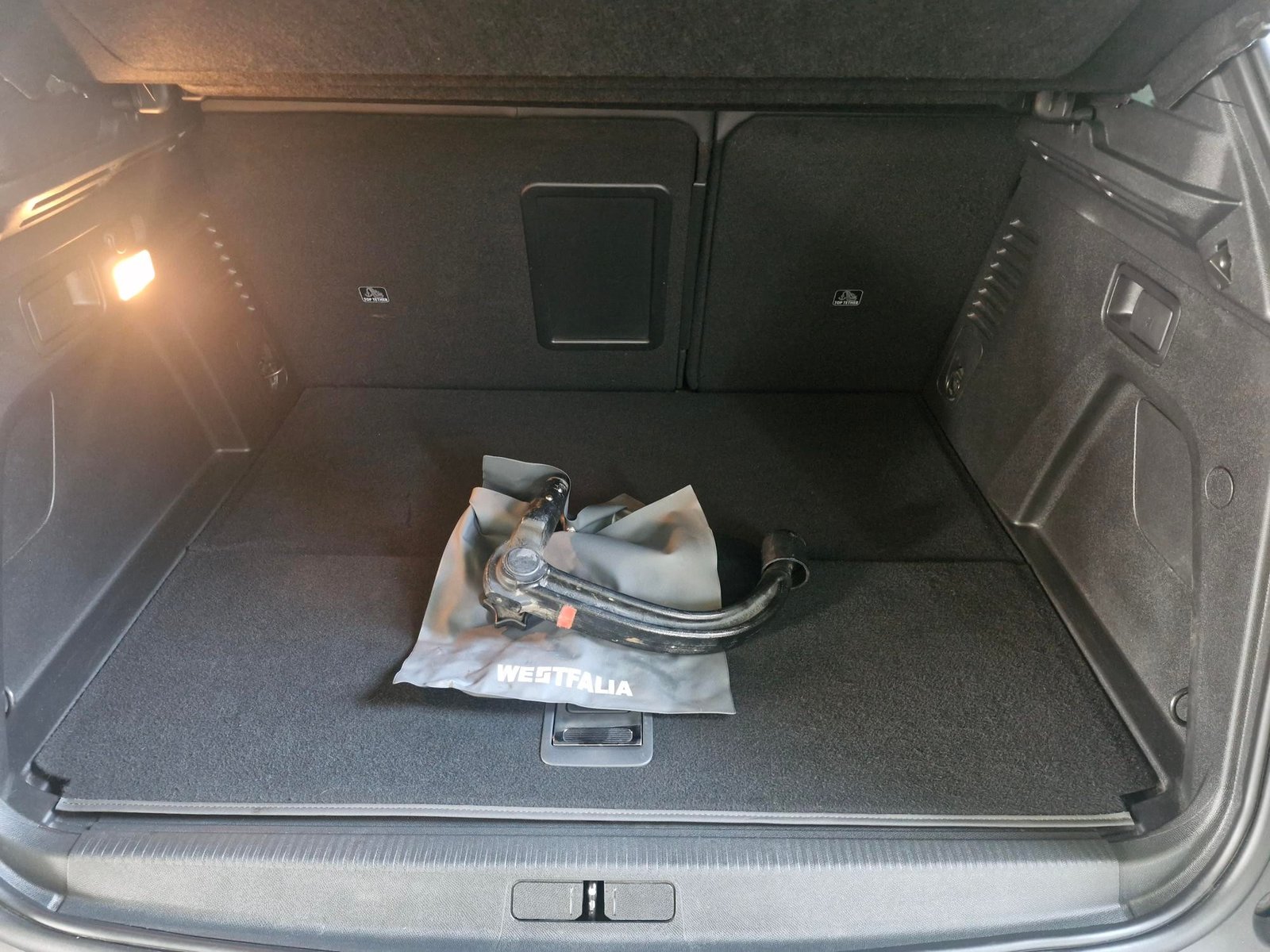PEUGEOT 3008 300e Hybrid4 Allure Pack EAT8, Plug-in-Hybrid Petrol/Electric, Second hand / Used, Automatic - 6