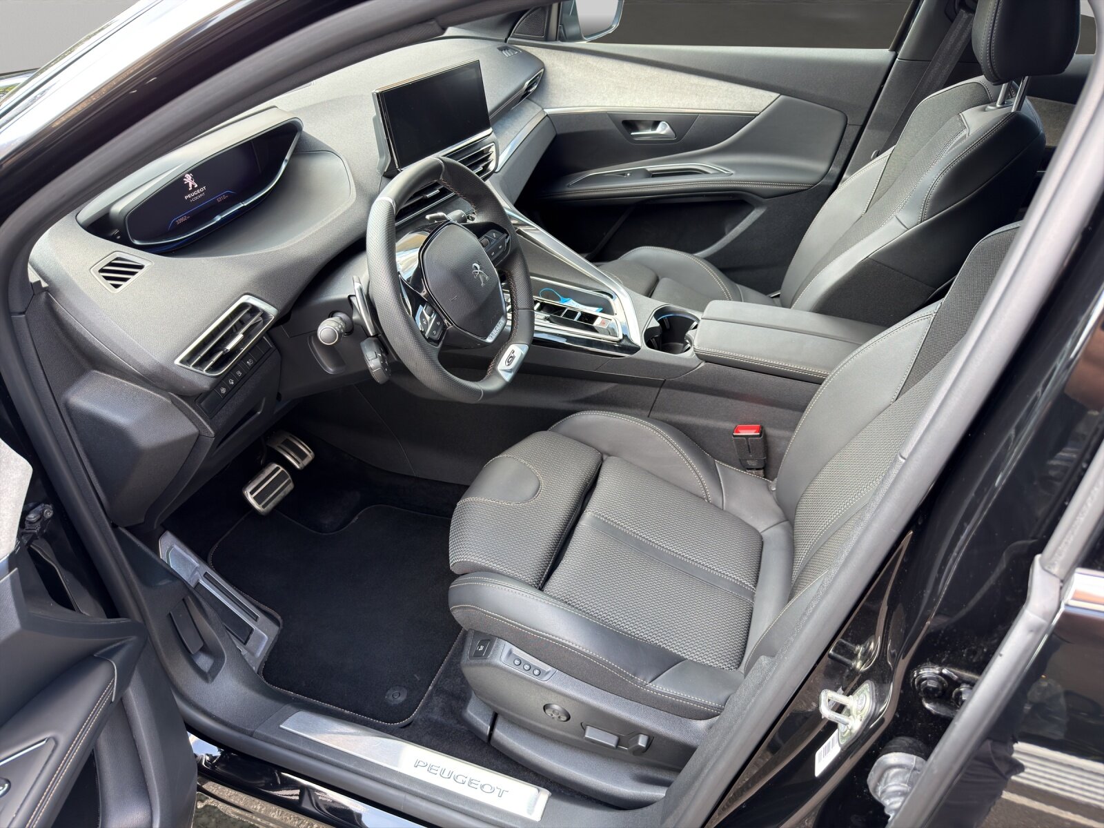 PEUGEOT 3008 1.6 Plug-in Hybrid GT, Voll-Hybrid Benzin/Elektro, Occasion / Gebraucht, Automatik - 4