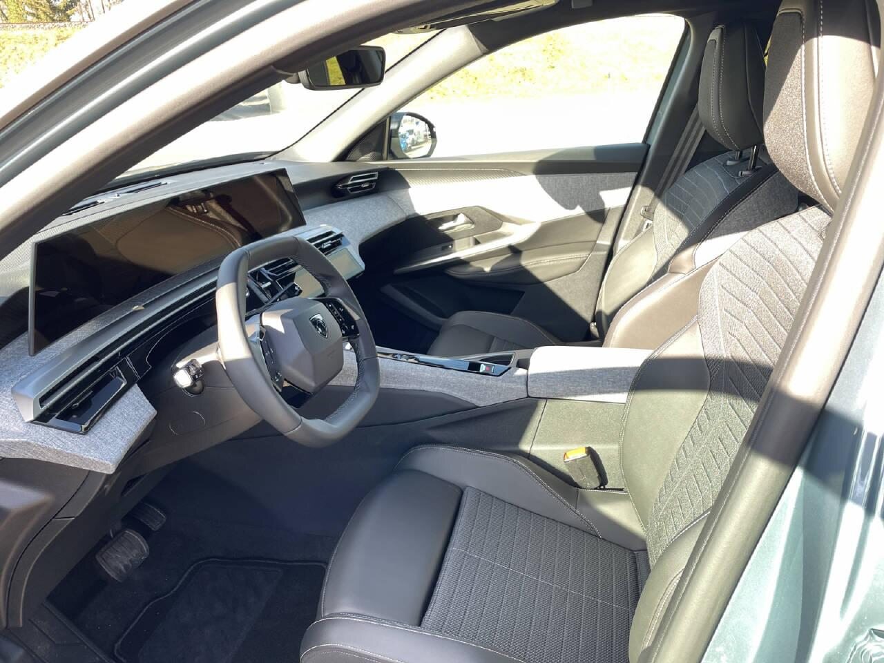 PEUGEOT 3008 1.2 Hybrid Allure, Hybride Léger Essence/Électricité, Occasion / Utilisé, Automatique - 5