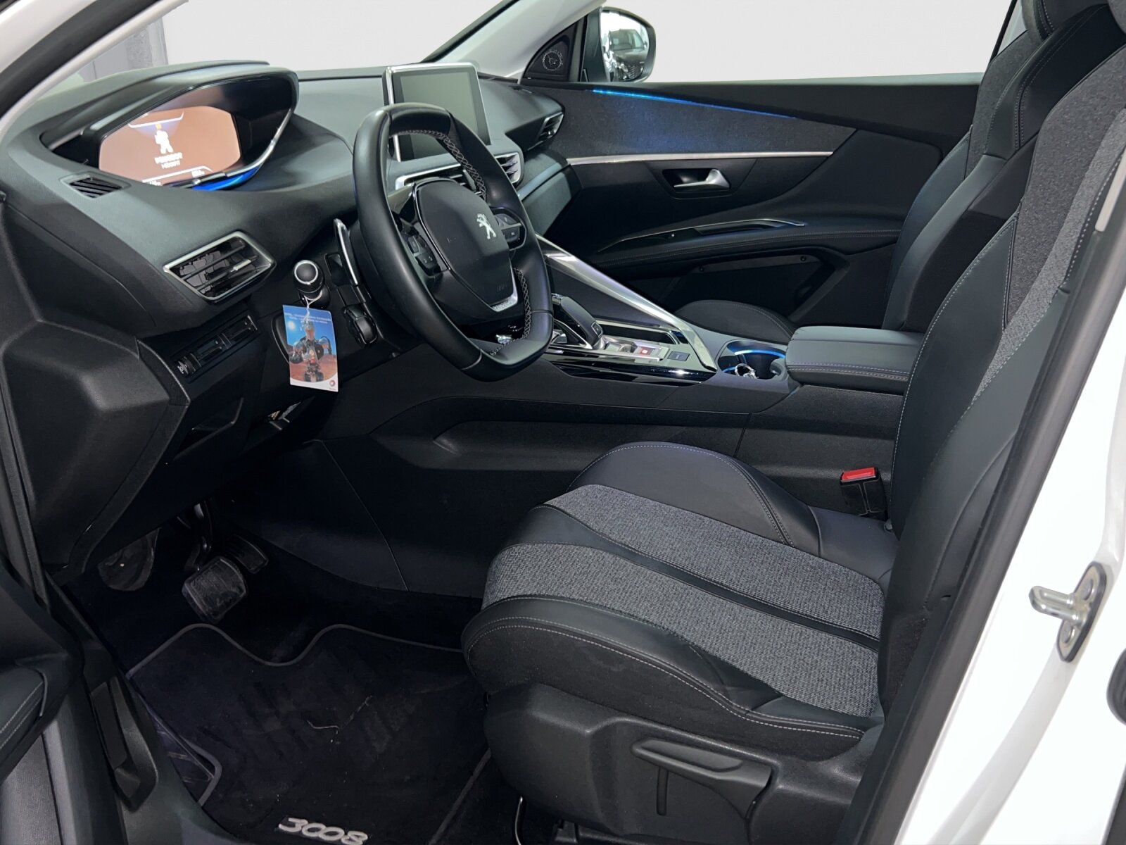 PEUGEOT 3008 1.2 PureTech Allure, Benzin, Occasion / Gebraucht, Automatik - 5