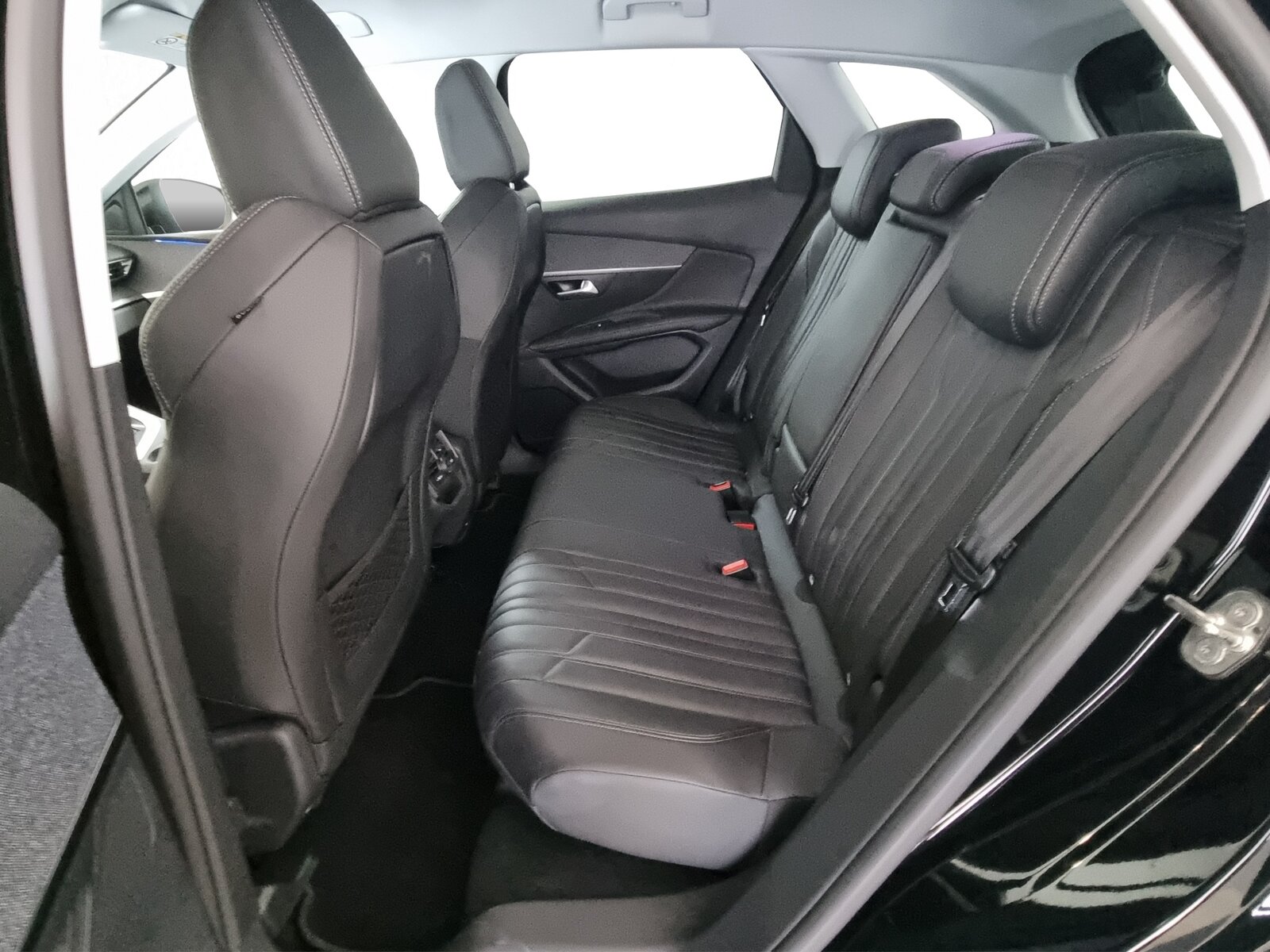 PEUGEOT 3008 1.6 THP Active, Petrol, Second hand / Used, Automatic - 7
