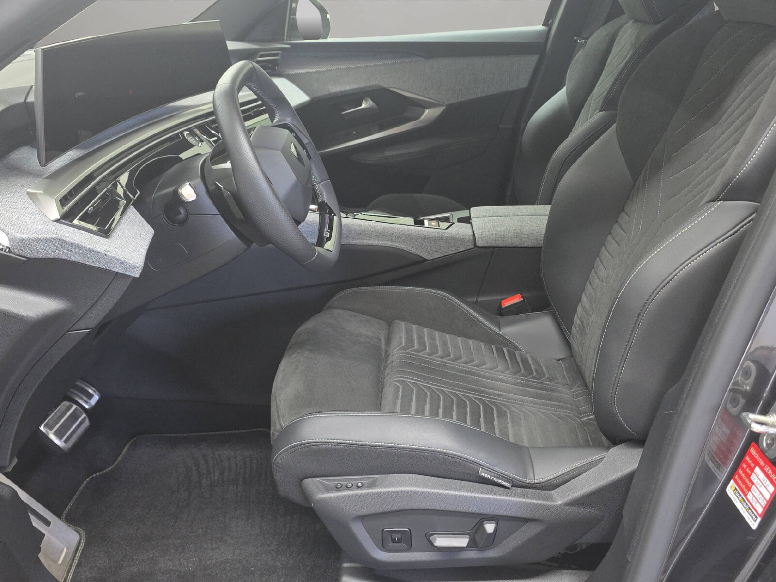 PEUGEOT 3008 1.2 Hybrid GT, Mild-Hybrid Petrol/Electric, Second hand / Used, Automatic - 6