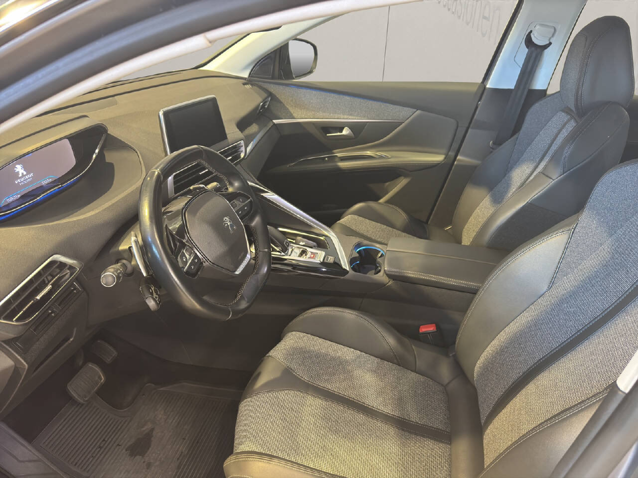 PEUGEOT 3008 1.5 BlueHDi Allure, Diesel, Occasion / Utilisé, Automatique - 5