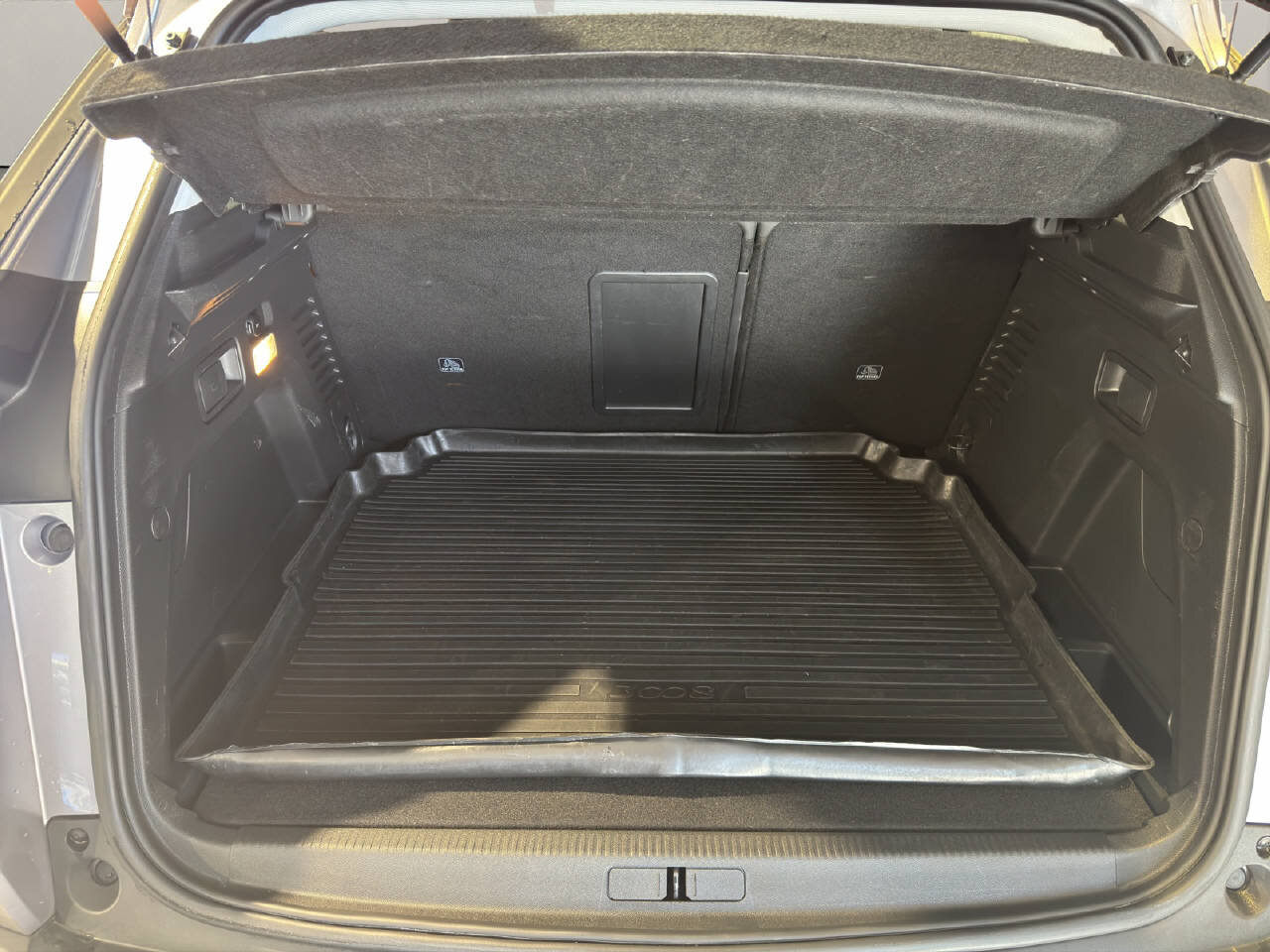 PEUGEOT 3008 1.5 BlueHDi Allure, Diesel, Occasion / Utilisé, Automatique - 7