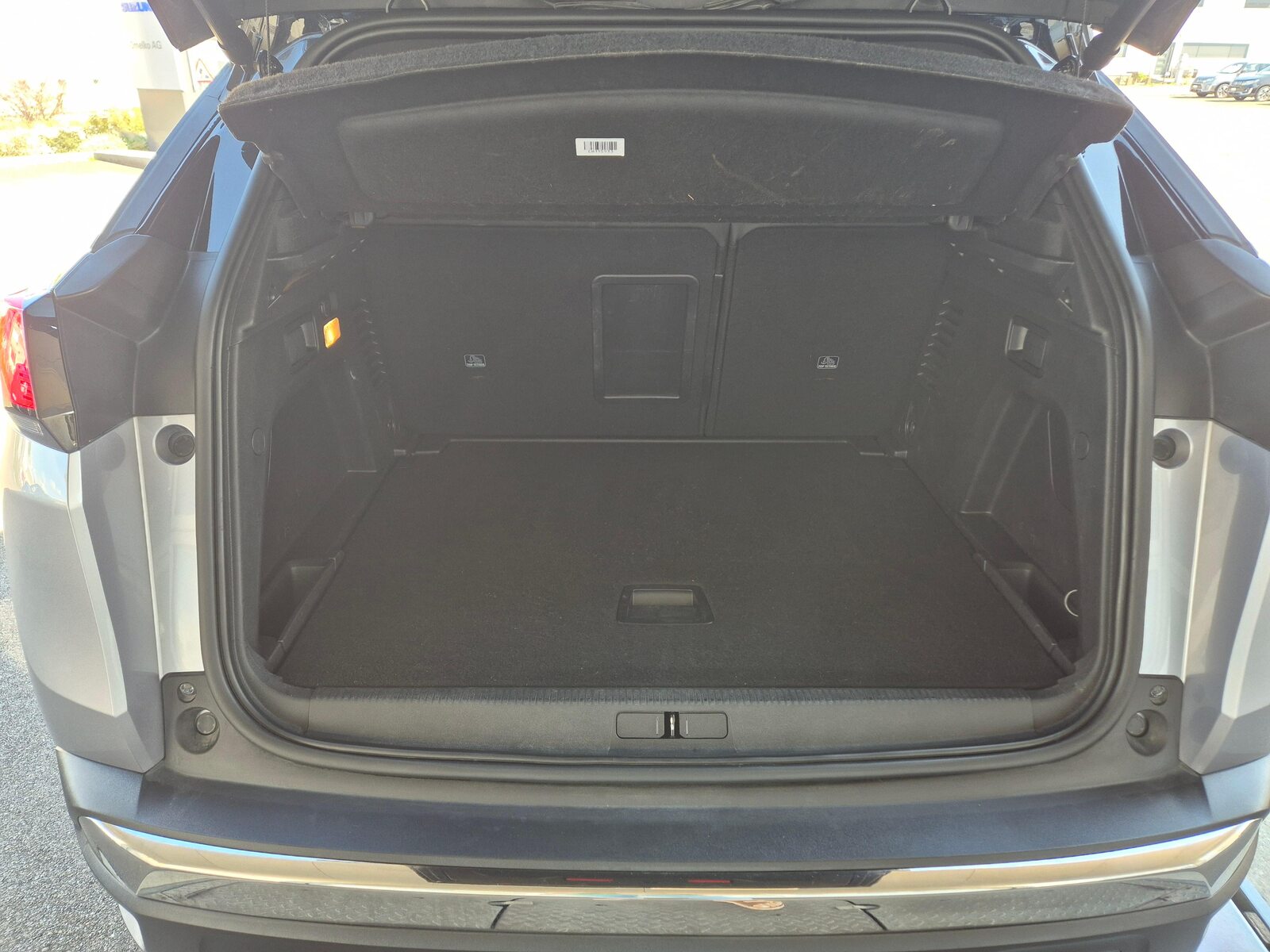 PEUGEOT 3008 1.2 PureTech Allure Pack, Petrol, Second hand / Used, Automatic - 6