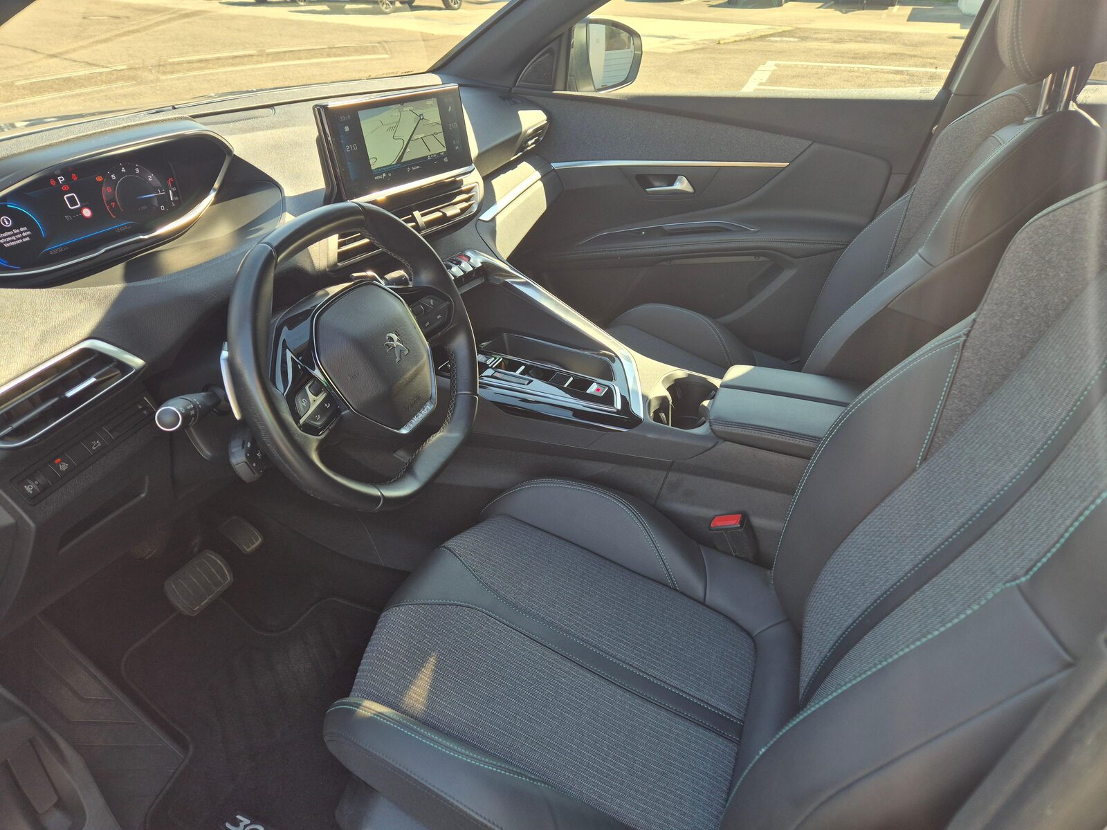 PEUGEOT 3008 1.2 PureTech Allure Pack, Petrol, Second hand / Used, Automatic - 7