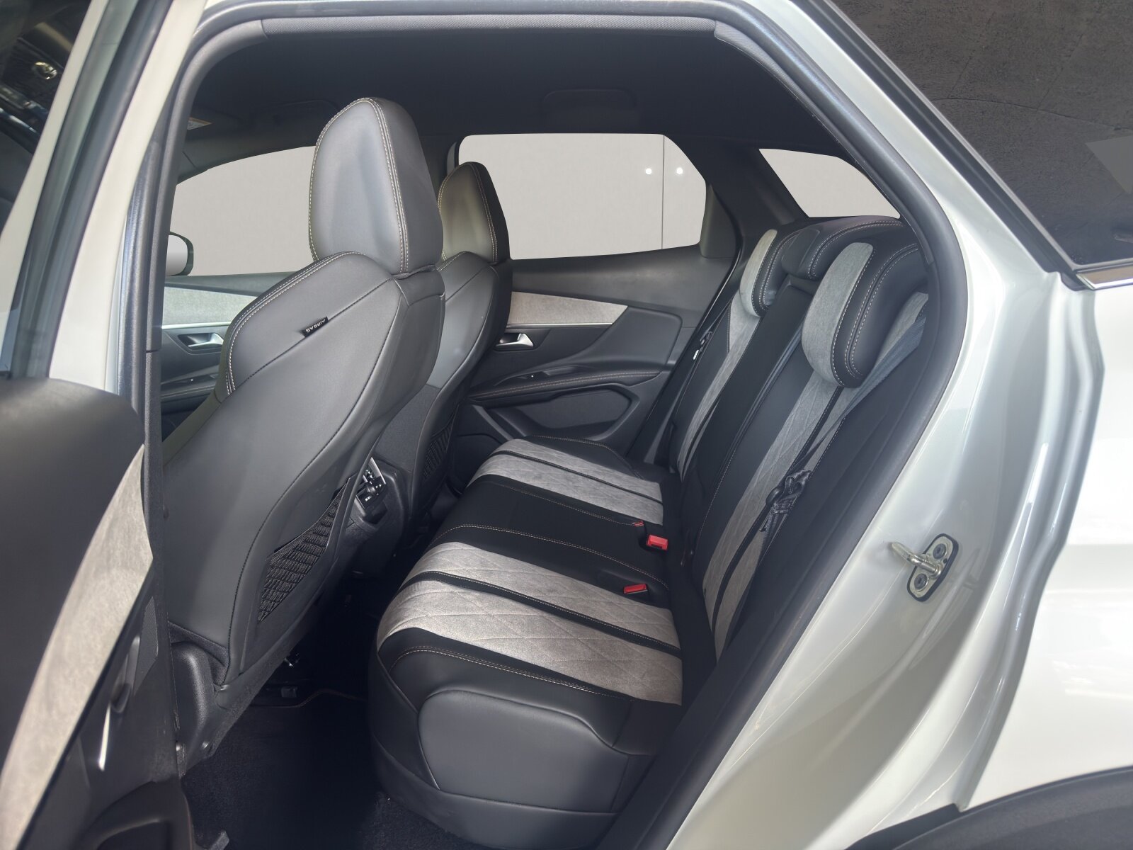 PEUGEOT 3008 1.6 Plug-in 300 PS Hybrid4 GT AWD, Plug-in-Hybrid Benzin/Elektro, Occasion / Gebraucht, Automatik - 7